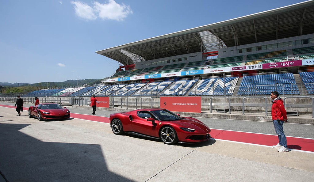 Khách hàng Việt trải nghiệm siêu xe Ferrari 296 GTB trên đường đua ở Hàn Quốc ảnh 3